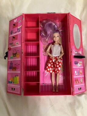 Fashion doll case with doll